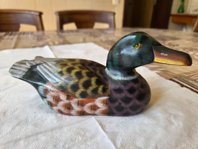 PATO DECORATIVO EM MADEIRA MACIÇO , PINTADO A MÃO , VINTAGE !