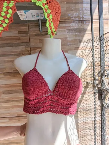 Cropped de crochê em promoção