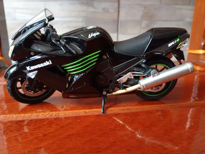 Kawasaki ninja xz14 1/12 New Ray
