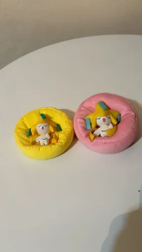 Jirachi com puff dormindo - lote ou unidade