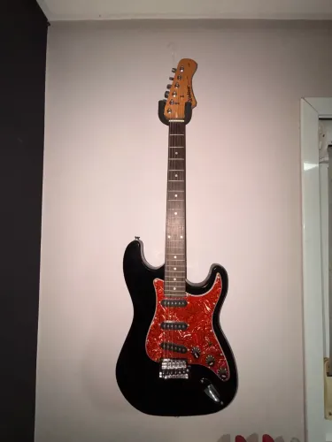Guitarra Stratocaster 3 captadores single-coil + case