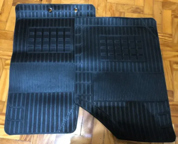 Par de Tapetes Dianteiros para Toyota Etios - Novos