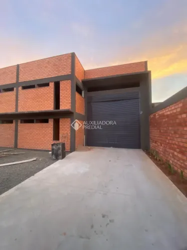 Aluga Pavilhão novo com entrada por uma rua e saída por outra com ótima localização!