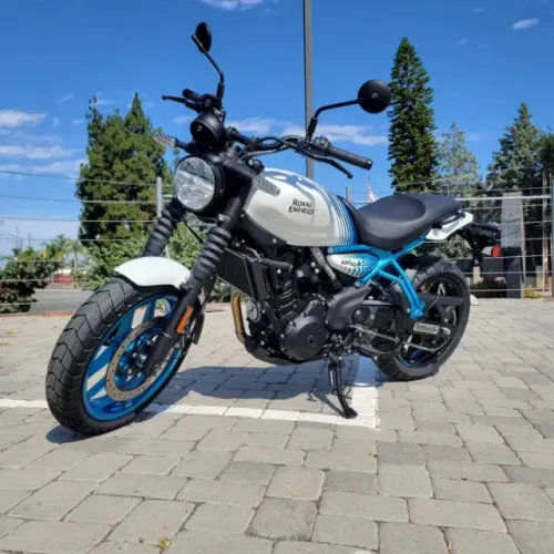 Guerrilla 450cc Brava Blue - Duvallyer Rodrigues - 21 9 9271 71 82 - Royal Enfield