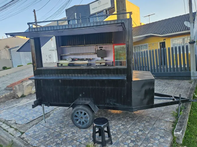Trailer Food Truck completo, excelente estado e pronto para trabalhar!