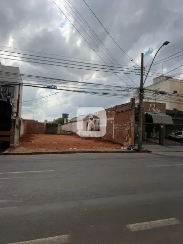 Galpão comercial com 330m² para locação no bairro Nossa Senhora Aparecida