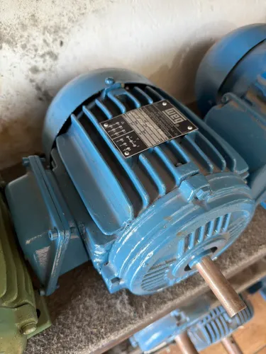 Motor elétrico Weg 1cv 6p 1100rpm.
