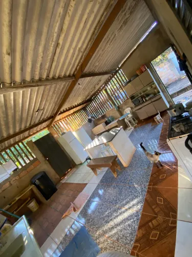 Vende-se casa localizada em Felixlândia na área rural.Quintal todo plantado,casa murada.