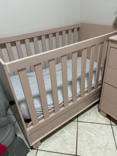 Berço que vira cama