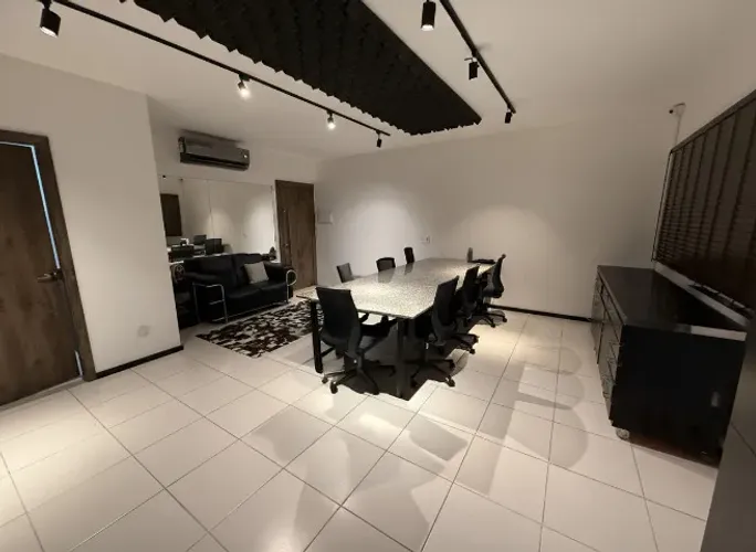 SALA COMERCIAL MOBILIADA NO URBE OFFICE