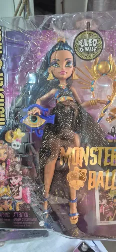 Boneca Monster Hugh