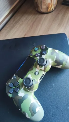 Vendo PS4 Slim desbloqueado leitor ruim