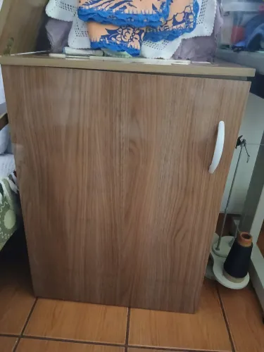 Gabinete de máquina de costura só o gabinete