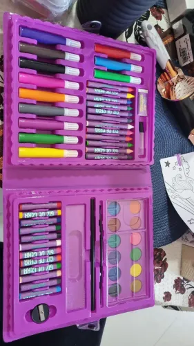 Vendo kit estojo de canetas e marcador para pintura e desenho.