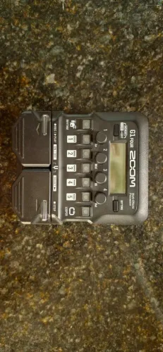 Pedaleira de guitarra - Zoom G1 Four