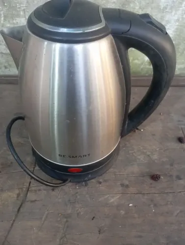 Vendo uma chaleira elétrica 127 volts