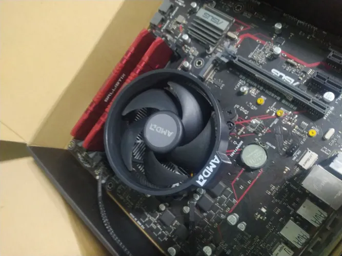 Kit Upgrade AMD Ryzen 5 3500X + Asus B450M-Gaming + 16GB DDR4 3200MHz R$900