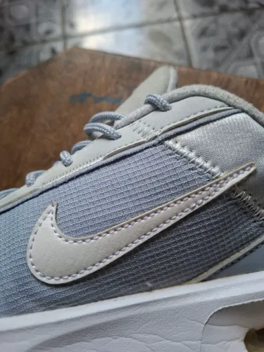 Tenis Nike air max original novissimo!!! 300 paguei 900 a três meses OPORTUNIDADE UNICA!!!