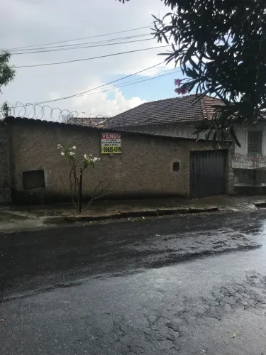 Casa para venda possui 241 metros quadrados com 8 quartos em Bonfim - Belo Horizonte - Min