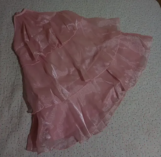 Vestido rosa bebê com amarração diferenciada no pescoço e lindo detalhe nas costas