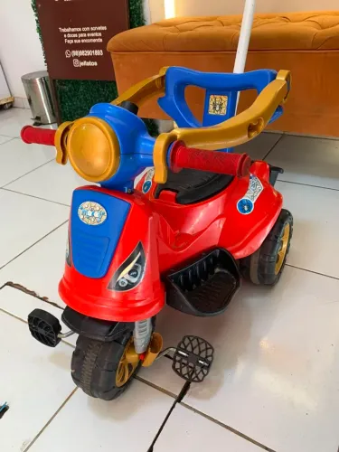 Triciclo criança
