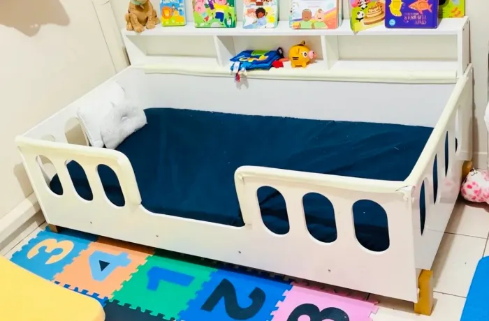 Cama montessoriana infantil c led