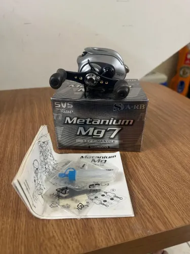 Carretilha Shimano Metanium Mg7 (esquerda)