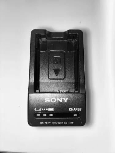 Carregador Sony BC-TRW para baterias NP-FW50