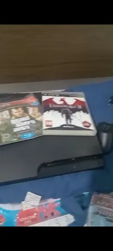 Ps3 Semi novo vai vários jogos um controle em ótimo estado !!