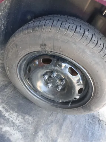 Rodas 14" com pneus excelentes!