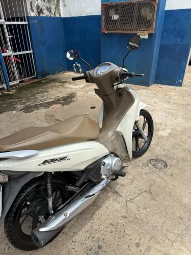 Honda Biz 125 flex 2023 branca perolizada 17.000km só valor 15.900