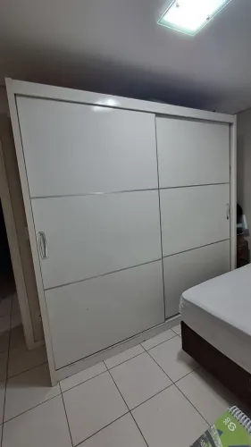 Vendo Guarda-Roupas usado.