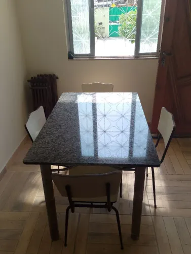 Mesa de Jantar tampo de granito