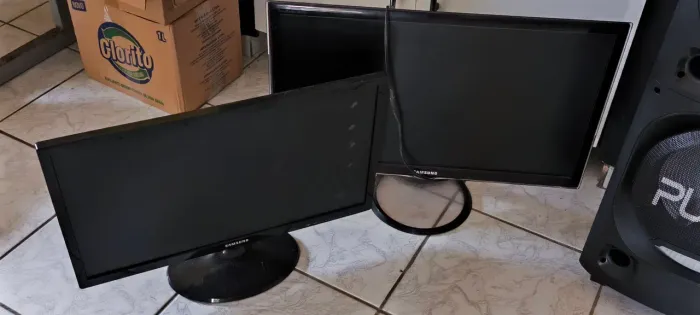 2 monitores 24' e 27' polegadas para peças