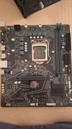 Placa Mãe Gigabyte H510M H DDR4 LGA1200 ? COM DEFEITO