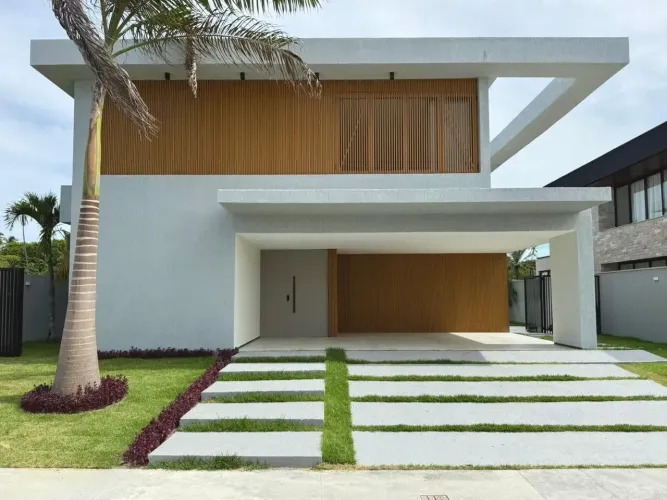 Quintas da Praia  Residência recém-construída em condomínio na beira-mar da Reserva do Pai