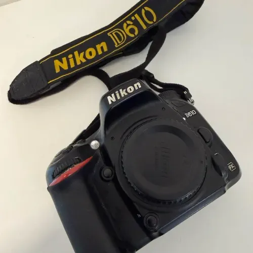 Câmera Nikon D610 (Corpo Fullframe) + Baterias + Carregador + Cartões SD