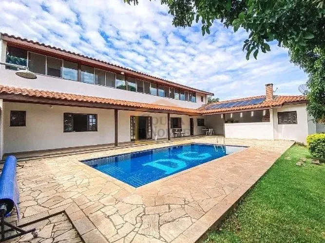 Sitio em condomínio fechado,4 suítes, piscina, área gourmet, 6 vagas de garagem. 299m². -