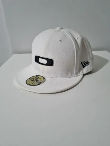 Vendo Boné Gascan Oakley New Era<br><br>Tamanho : 7 3/8<br><br>$ 150,00