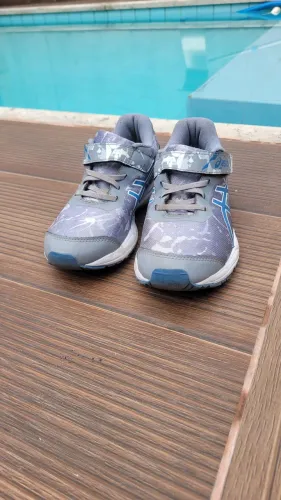 Vendo tênis Asics infantil 31