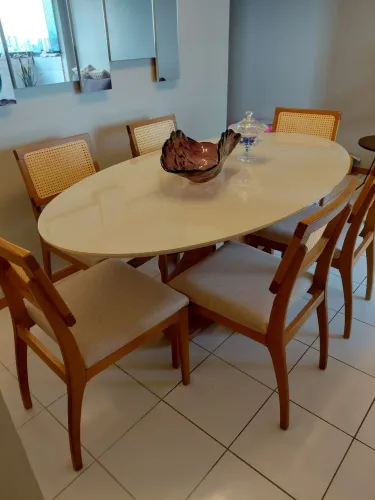 Mesa em madeira de lei