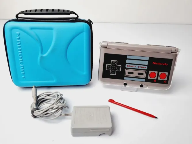 J- CONSOLE NINTENDO 3DS XL NES EDITION (sem caixa)
