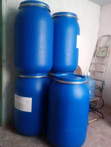 Tambor de 200 litros de plástico com tampa e presilha