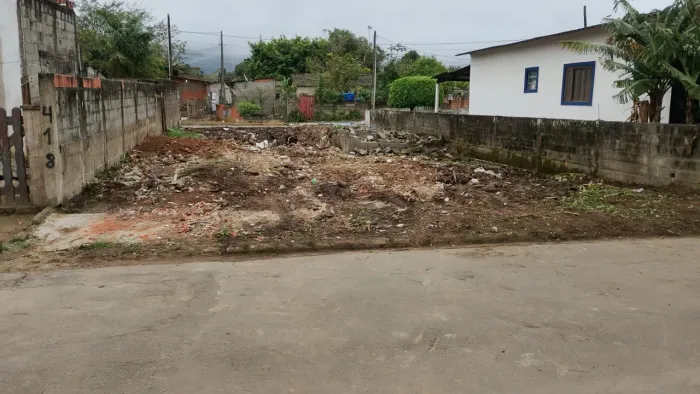 Terreno da acesso a Duas ruas