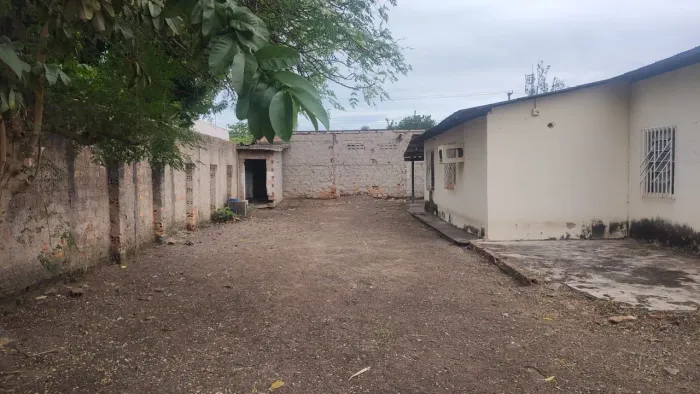 Vende se um terreno no bairro 31 de Março.