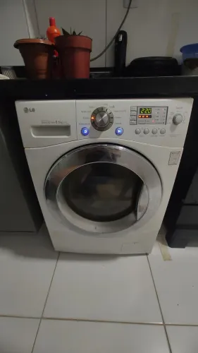 Máquina de lavar LG lava e seca