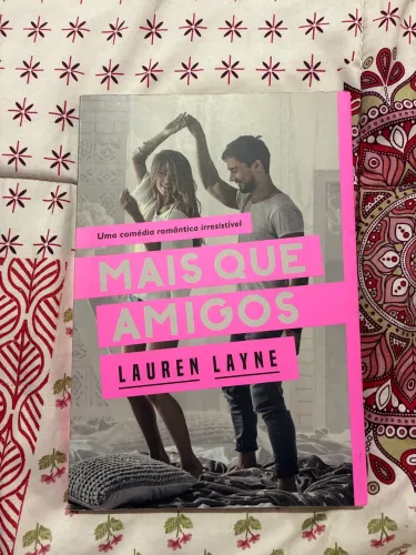 Livro- Mais que amigos Lauren Layne