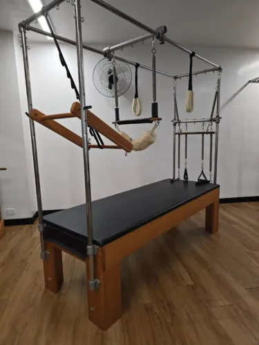 Aparelho de pilates - cadillac trapezio