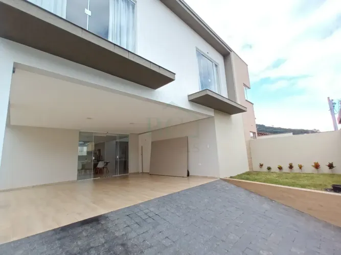 Excelente casa na Zona Leste de Poços de Caldas MG.