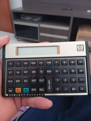 Calculadora HP 12c bem conservada